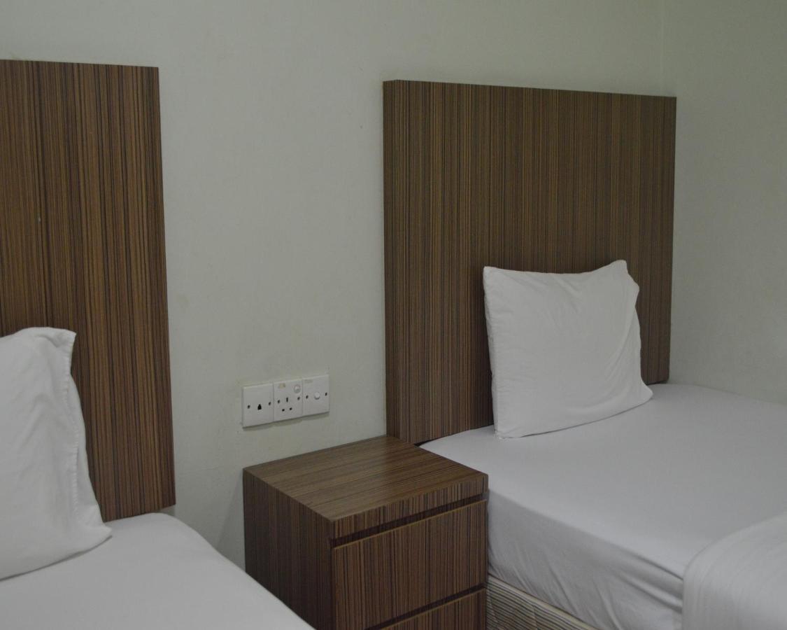 โอโย 211 โฮเต็ล พริตตี Hotel กัวลาลัมเปอร์ ภายนอก รูปภาพ